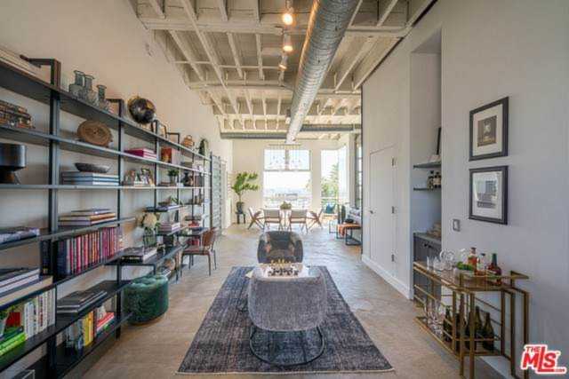 1152 N La Cienega #301 West Hollywood, CA 90069