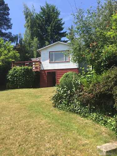 525 Lake Louise Dr SW Lakewood, WA 98499
