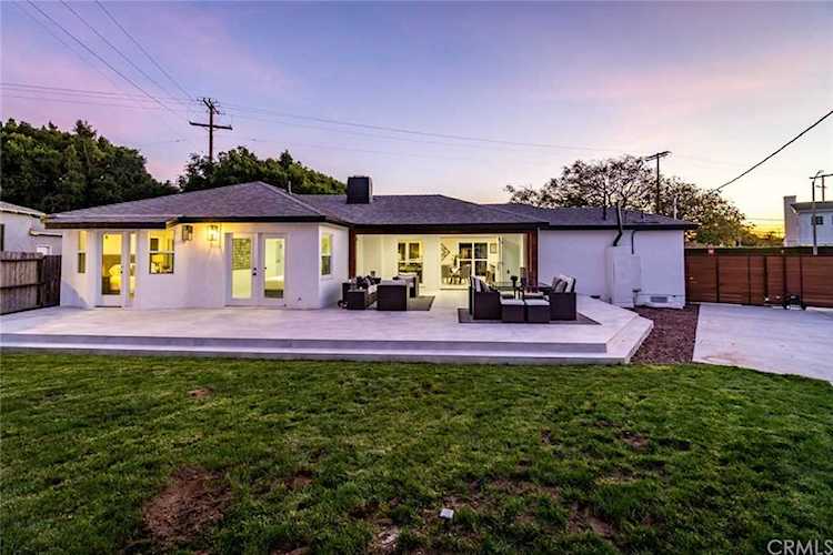 8064 Altavan Avenue Westchester, CA 90045
