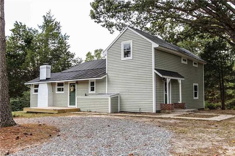 8447 Dutton Rd Gloucester, VA 23061
