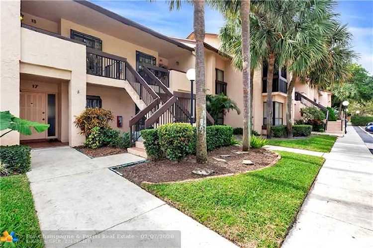 2339 SW 15th St #18 Deerfield Beach, FL 33442