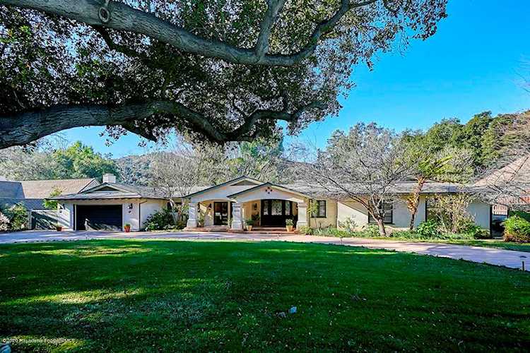 1260 Descanso Drive La Canada Flintridge, CA 91011