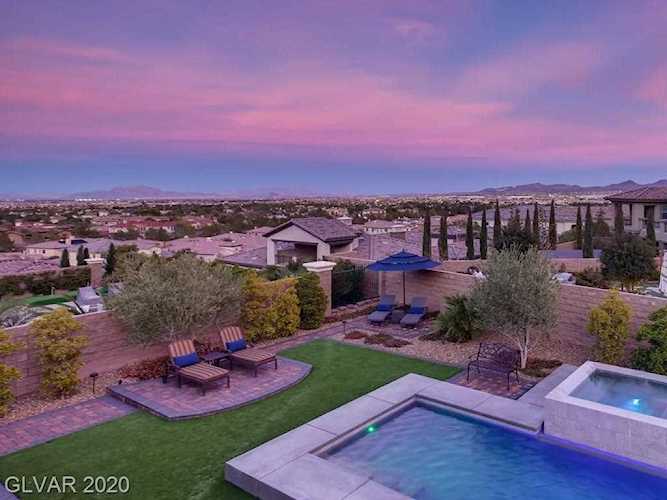 18 Eagle Knoll Ct Las Vegas, NV 89141