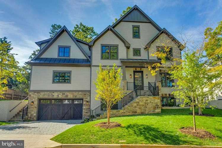 4210 25th St N Arlington, VA 22207