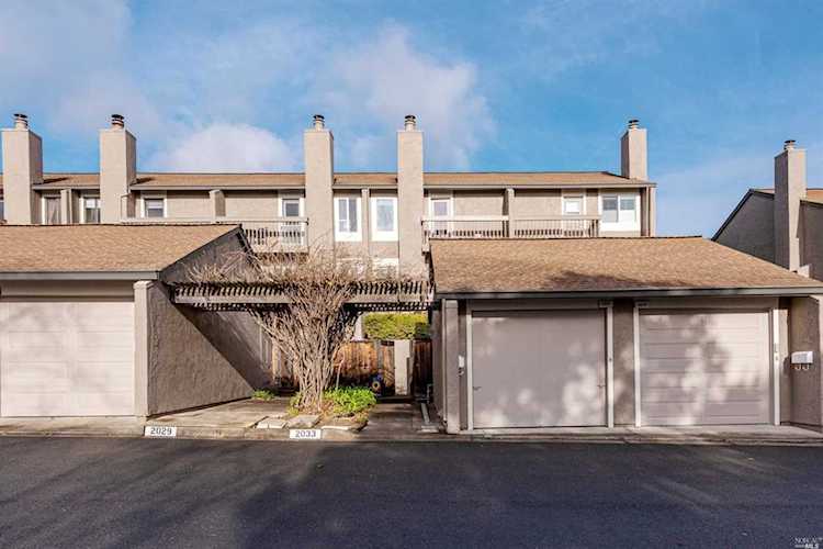 2033 Hawthorne Terrace Novato, CA 94945