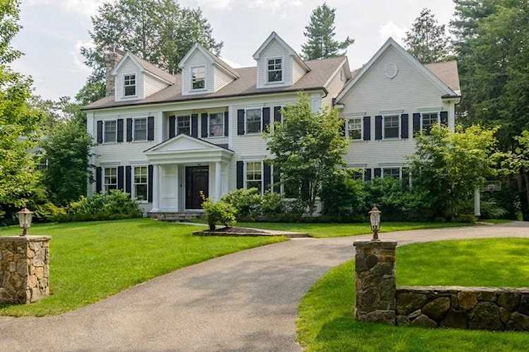 68 Woodcliff Rd Wellesley, MA 02481