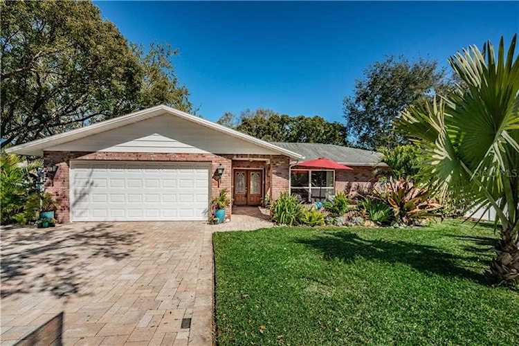 1437 Lawnwood Court Tarpon Springs, FL 34689