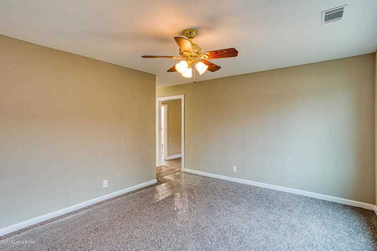 10009 Michaele Ln Louisville Ky 40299 Mls 1549693