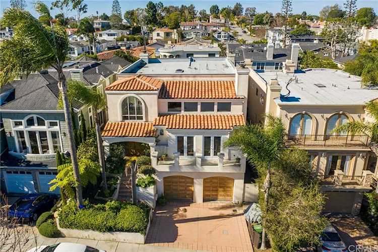 2205 N Poinsettia Avenue in Manhattan Beach, CA - MLS# SB20017815 Photo 1