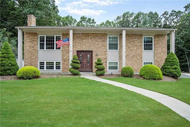 32 Allendale AV Johnston, RI 02919