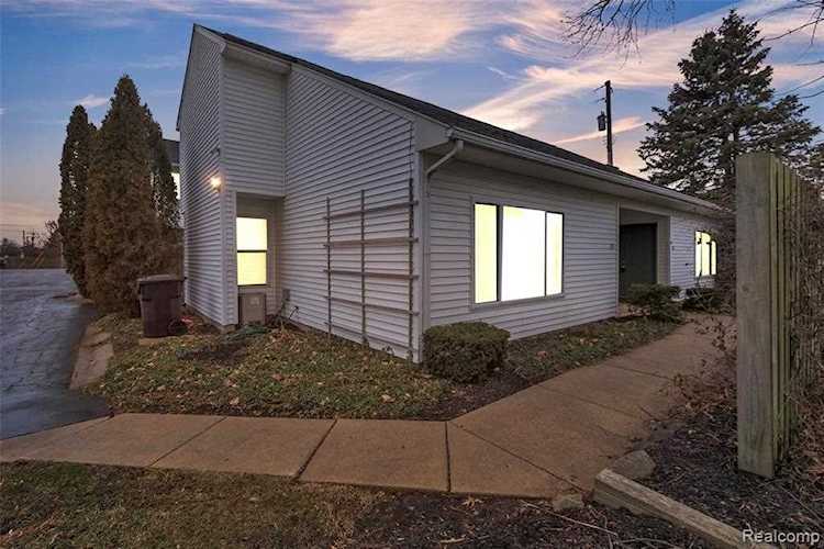 255 Lottie St South Lyon, MI 48178 | MLS 2200011340 Photo 1