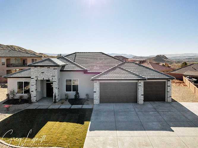 1652 E Suncrest CIR Washington, UT 84780
