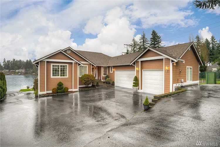 1435 Tacoma Point Dr E Lake Tapps, WA 98391