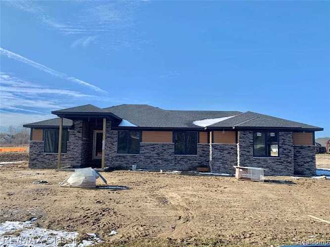 14300 Wright Dr Fenton Twp, MI 48451