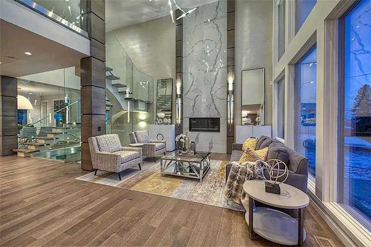 122 13 Street NE Calgary, AB T2E 4S1