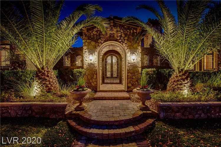 7 Shadow Hills Dr Las Vegas, NV 89141
