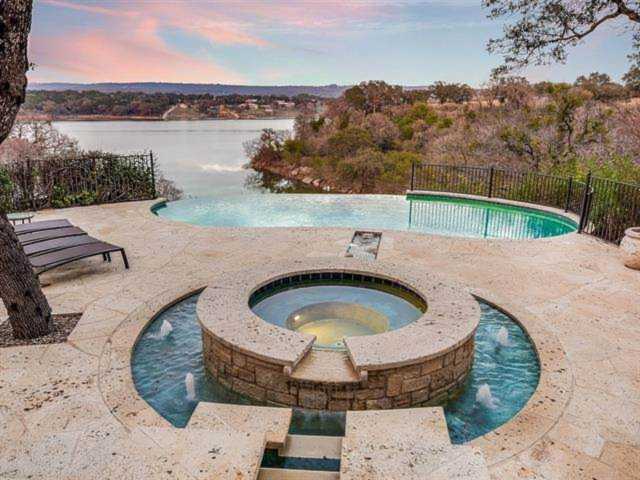 25630 Cliff Xing Spicewood, TX 78669