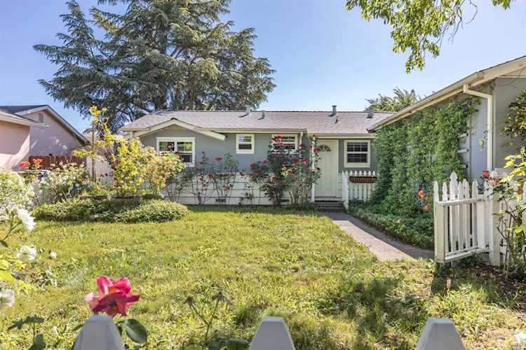 3212 Stuart Way Napa, CA 94558 | MLS 21911784 Photo 1
