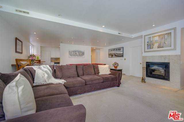 851 11th Street #101 Santa Monica, CA 90403