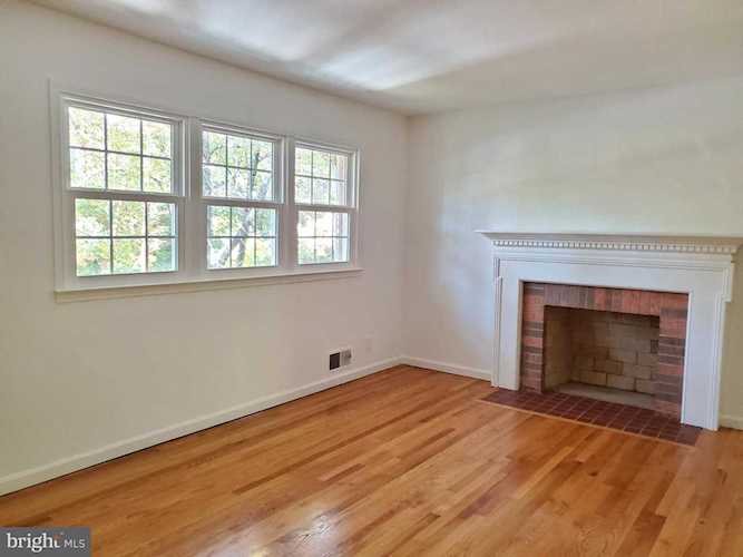 6819 Haycock Rd Falls Church, VA 22043
