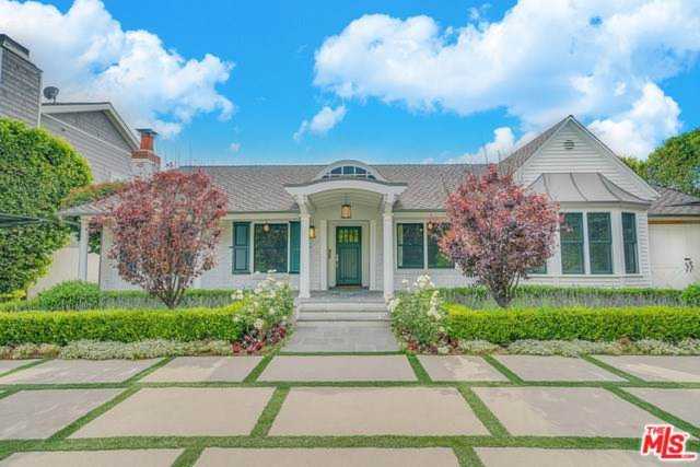 4525 Lemp Avenue Studio City, CA 91602