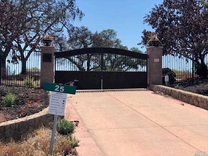 25 Greenbriar Circle Napa, CA 94558
