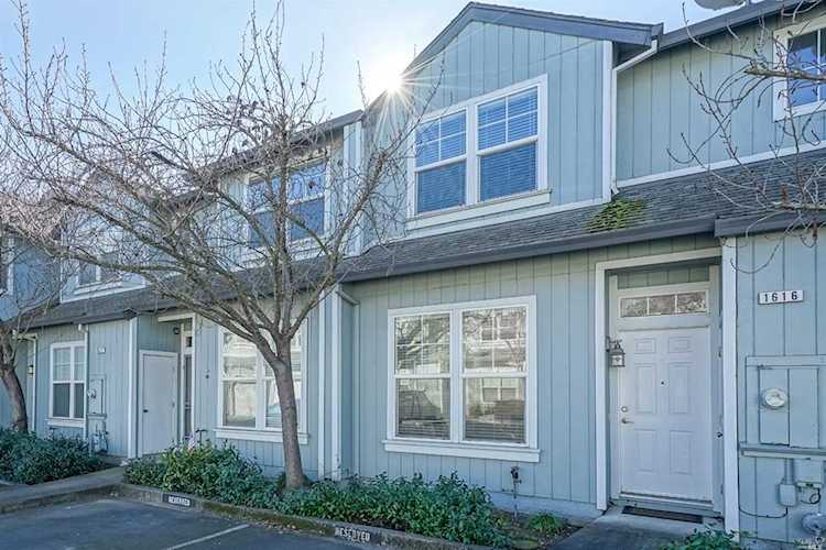 1616 Pinebrook Place Santa Rosa, CA 95403