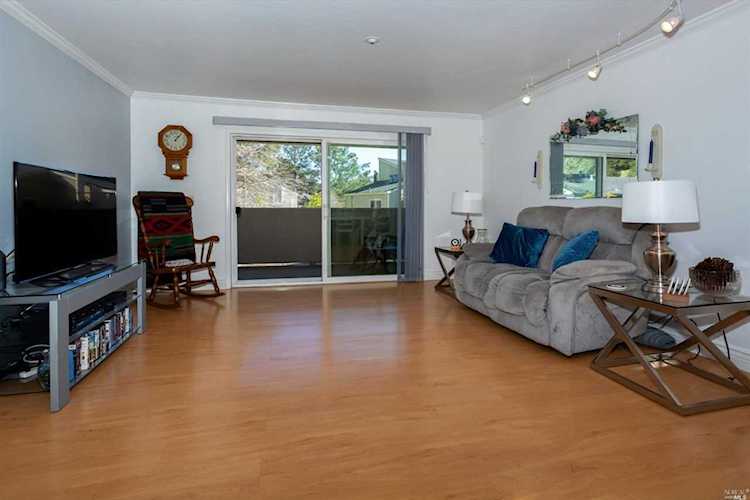 1370 Townview Avenue Santa Rosa, CA 95405