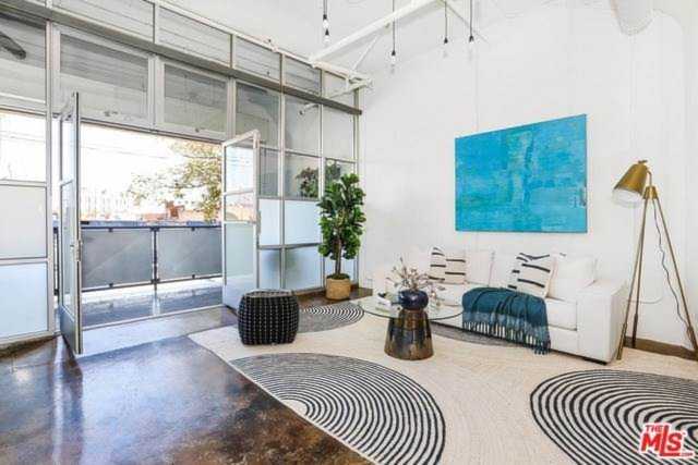 530 Molino Street #111 Los Angeles, CA 90013
