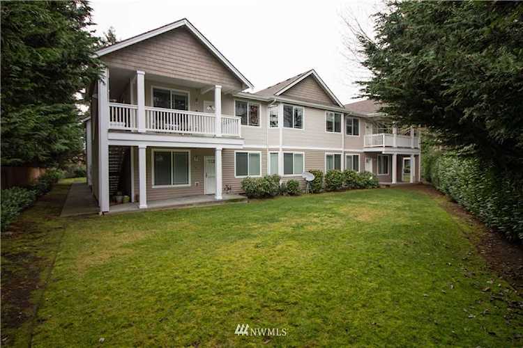 8945 Gravelly Lake Dr SW #4 Lakewood, WA 98499