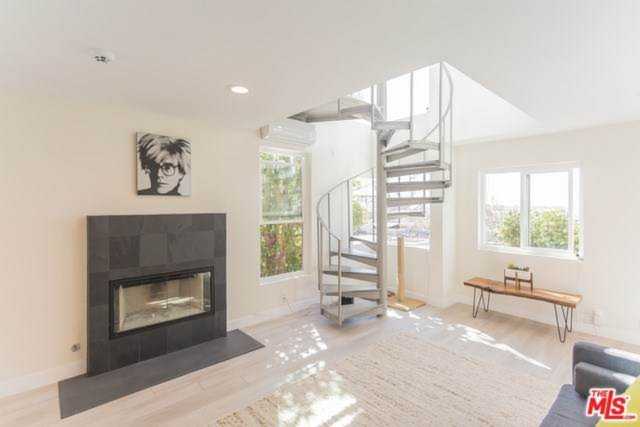 217 4th Avenue #2 Venice, CA 90291