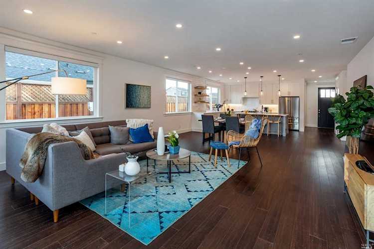 1849 Vermillion Way Santa Rosa, CA 95403
