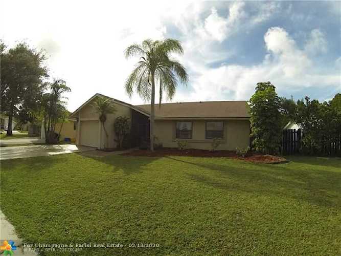 9138 Bedford Dr Boca Raton, FL 33434