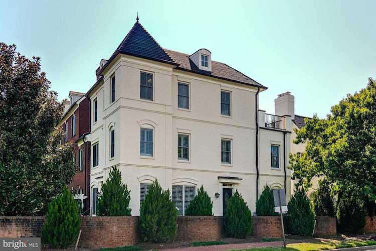 649 First St #61 Alexandria, VA 22314