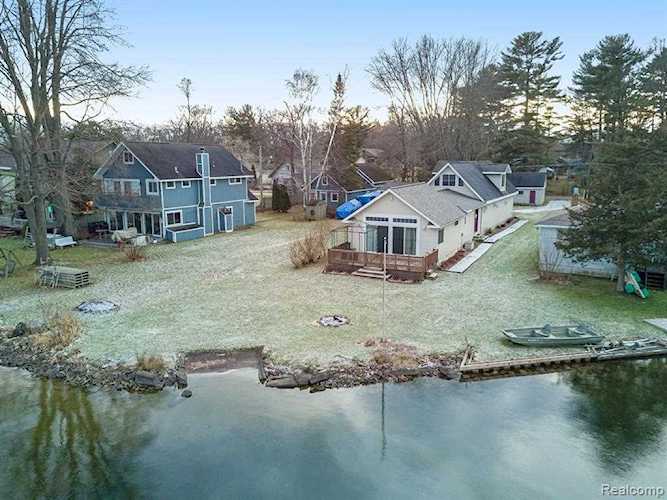 10331 Strawberry Ln Hamburg Twp, MI 48143 | MLS 2200011485 Photo 1