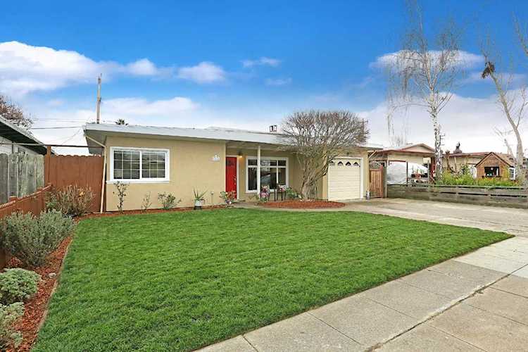 1748 Newbridge Ave San Mateo, CA 94401 | MLS ML81779956 Photo 1