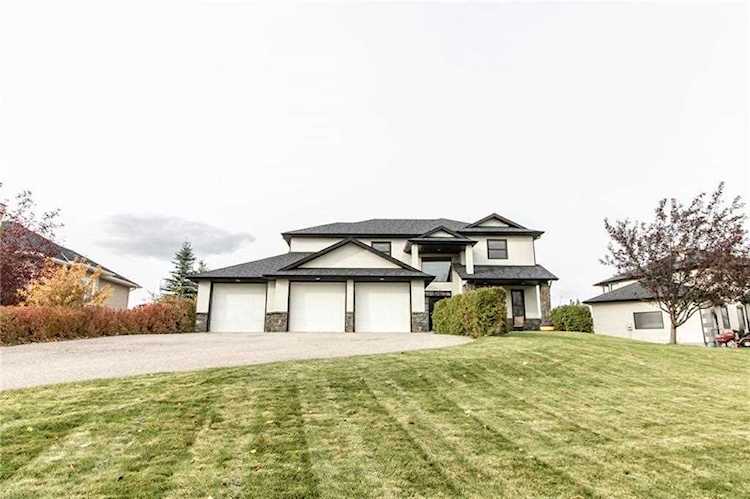 64 Bearspaw Meadows Way NW Calgary, AB T3L 2M3