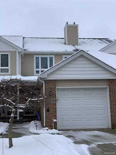 5510 Woodruff Shore Dr Brighton Twp, MI 48116