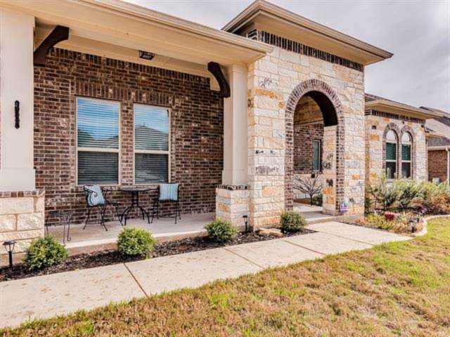 233 Arapaho Dr Kyle, TX 78640