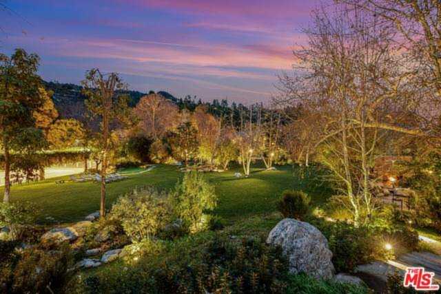 2383 Mandeville Canyon Road Los Angeles, CA 90049