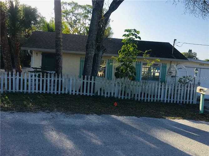 3703 Brazilnut Ave Sarasota, FL 34234 | MLS A4448420 Photo 1