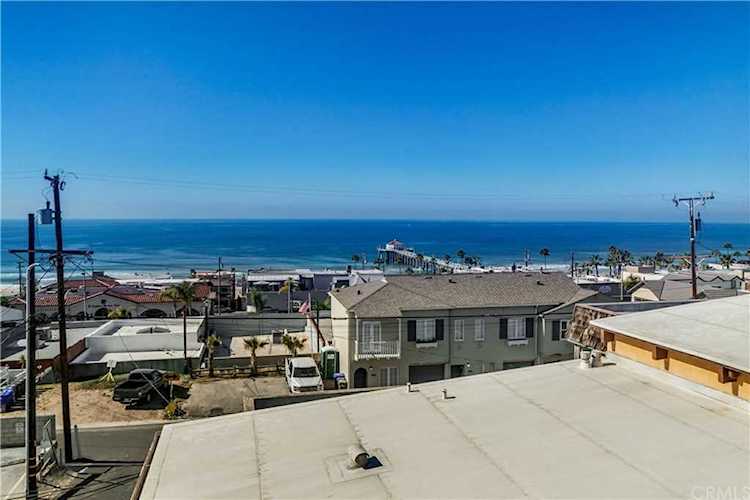 229 10th Place Manhattan Beach, CA 90266