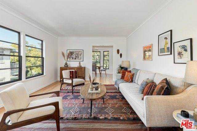 3232 Rowena Avenue Los Angeles, CA 90027