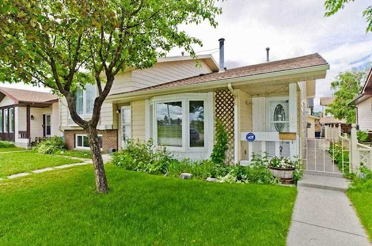 40 Templeridge Crescent NE Calgary, AB T1Y 4M4