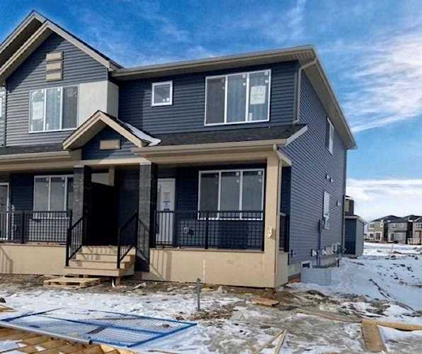 175 Creekside Calgary, AB T2X 4P4
