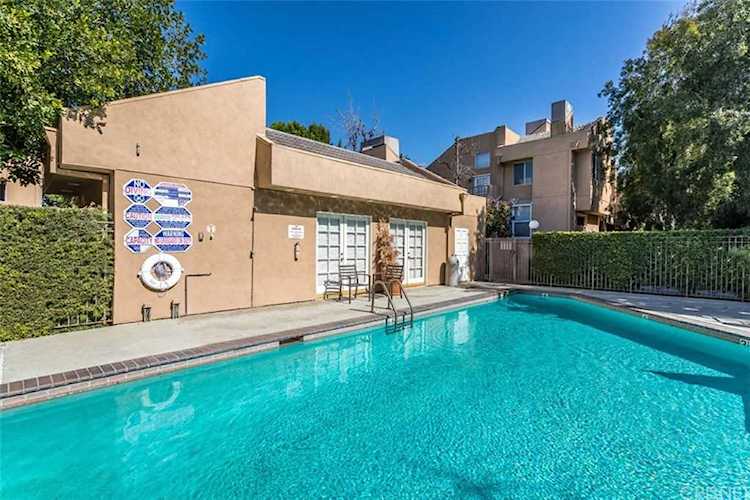 18730 Hatteras Street #16 Tarzana, CA 91356