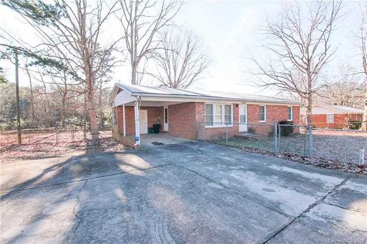 41268 Kings Rd New London, NC 28127