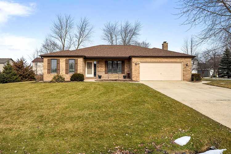 600 Saddle Ln Aurora, IL 60505