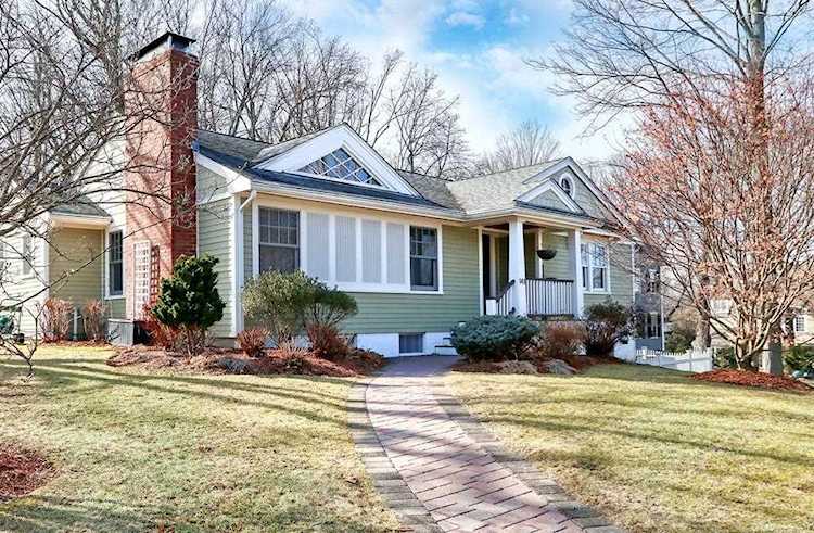 141 Cornell St Newton, MA 02462