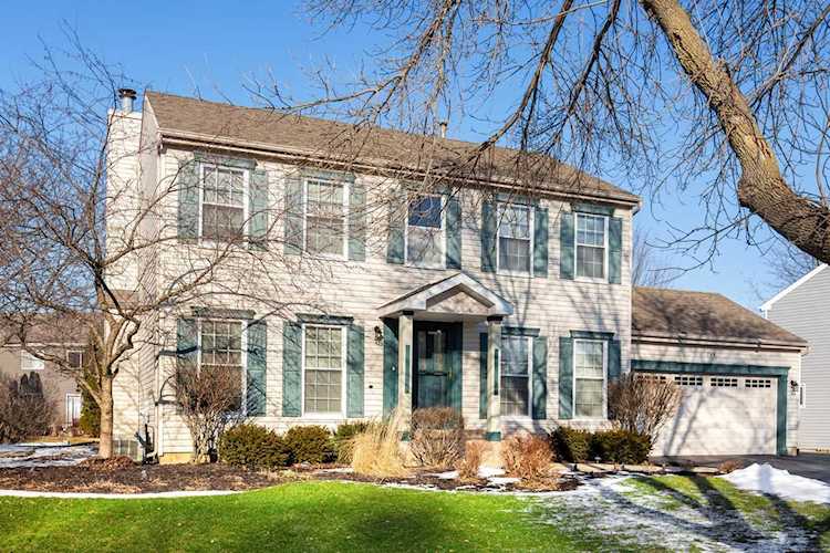 744 White Pine Circle Lake In The Hills, IL 60156